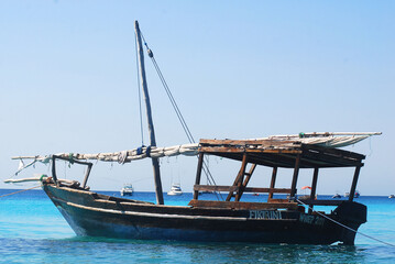 Vissersboot Nungwi Village. Zanzibar-eiland, Tanzania. Nungwi is van oudsher het centrum van de dhow-bouwindustrie op Zanzibar