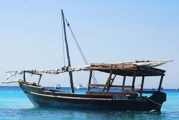 Foto op Plexiglas Nungwi Strand, Tanzania Vissersboot Nungwi Village. Zanzibar-eiland, Tanzania. Nungwi is van oudsher het centrum van de dhow-bouwindustrie op Zanzibar