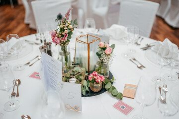 Hochzeitsdekoration der Tische