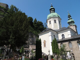 Fototapeta na wymiar Salzburgo, ciudad de Austria con vistas a los Alpes.