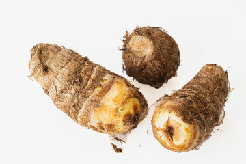 白い背景のさといも