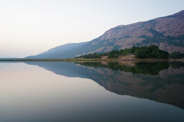 Fototapeta na wymiar DEORI DAM SAKT, JANJGIR CHAMPA in chhattisgarh, indian lake or river or pond with mountain, mountain and water