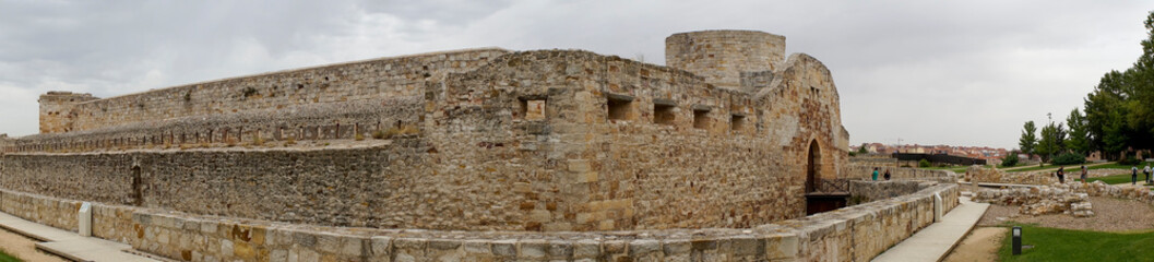 Fototapeta na wymiar vistas del castillo de Zamora, España