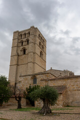 Fototapeta na wymiar Santa Iglesia Catedral del Salvador de Zamora, España