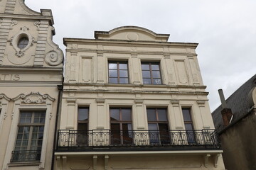 Fototapeta premium Bâtiment typique, vu de l'extérieur, ville de Arras, département du Pas de Calais, France