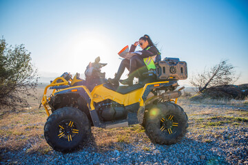 Obraz premium Girl riding a quad bike