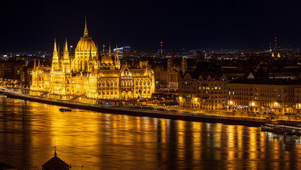 Fototapeta na wymiar Illuminated Hungarian Parliament Building and Danube river. Budapest, Hungary.