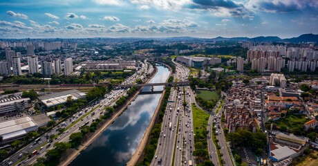 Fototapeta na wymiar Marginal Tietê São Paulo, vista aérea da ponte comunidade Húngara, novembro 2022