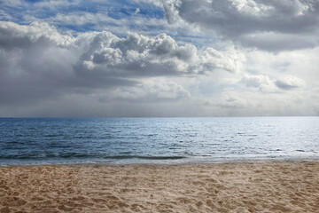 Fototapeta na wymiar Beautiful view of seascape and blue sky with white clouds