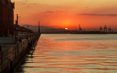 Obraz premium seaport sunset