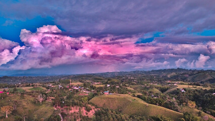 Atardecer al pie de los Andes