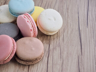 다양한 색상의 마카롱

