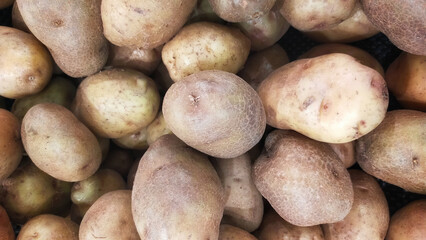 Fototapeta na wymiar A bunch of potatoes at the market.