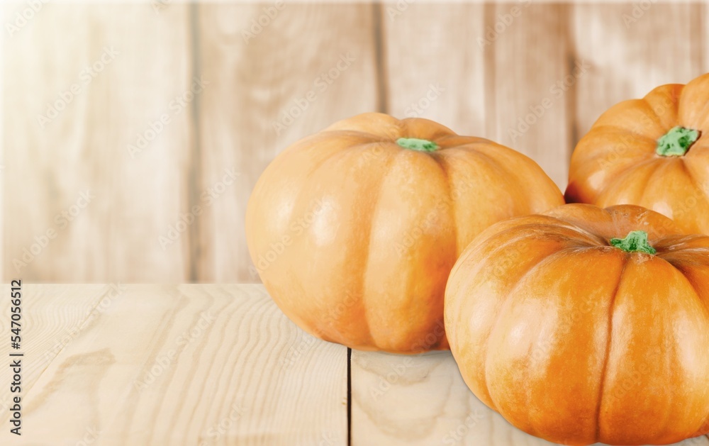 Poster Fresh ripe pumpkins on wooden desk