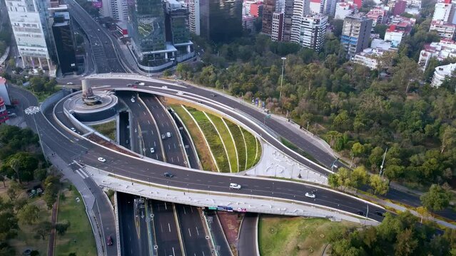 Toma a&eacute;rea con un drone sobre Fuente de Petr&oacute;leos de la Ciudad de M&eacute;xico