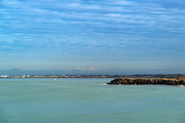 Bord de mer par une matinée nuageuse