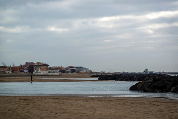 Bord de mer par une matin&eacute;e nuageuse