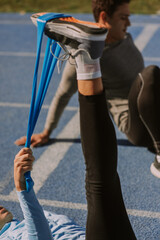 Naklejka premium Two friends exercising together