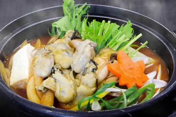 冬の味覚　牡蠣の土手鍋