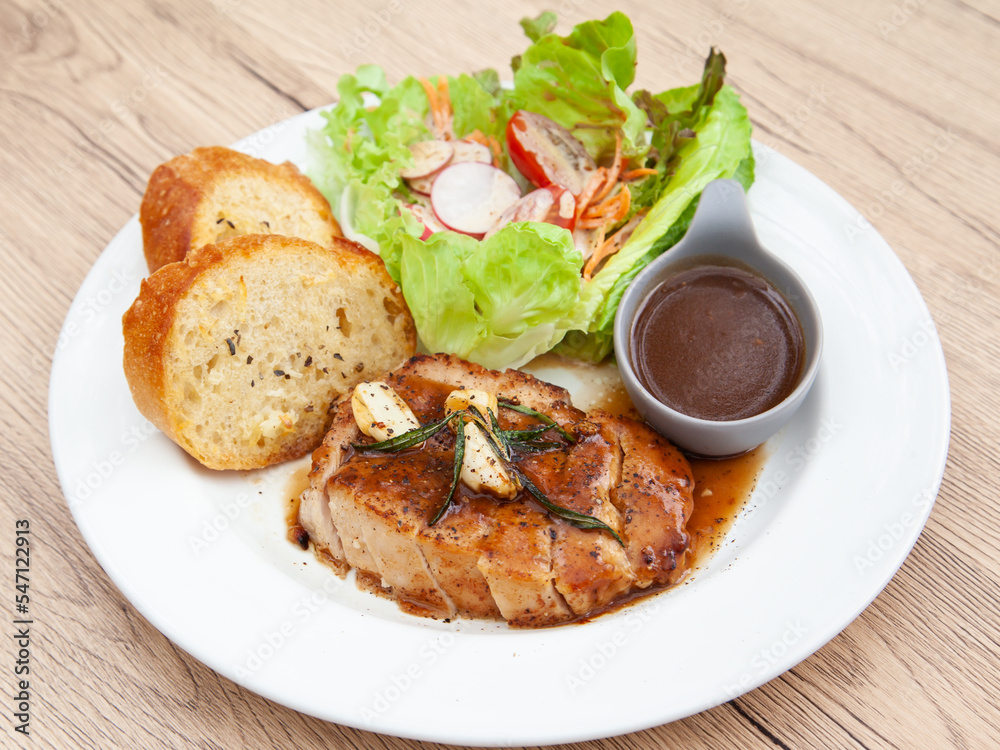 Poster Pork sirloin steak with gravy sauce, salad and garlic bread