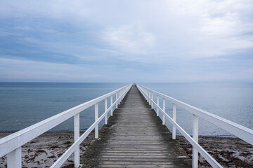 Fototapeta na wymiar white wooden pier on the sea