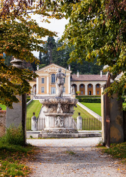 Maser (Tv), Villa Barbaro con Fontana di Nettuno