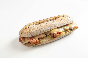 Baguette de carne con queso fundido sobre fondo blanco. Meat baguette with melted cheese on white background.