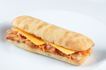Baguette de pollo zanahoria y queso sobre  fondo blanco.. Chicken carrot and cheese baguette on white background.