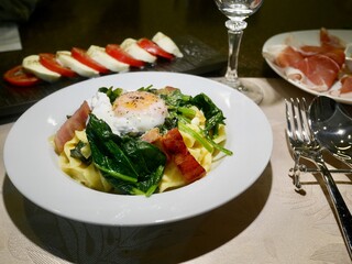 カプレーゼとカルボナーラ