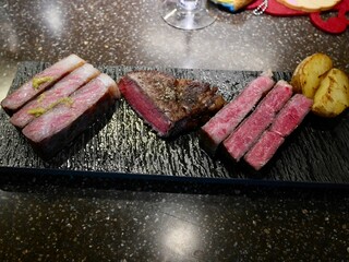 黒毛和牛ステーキ３種食べ比べ