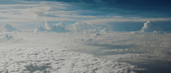 Nuages d'orages depuis un avion de ligne