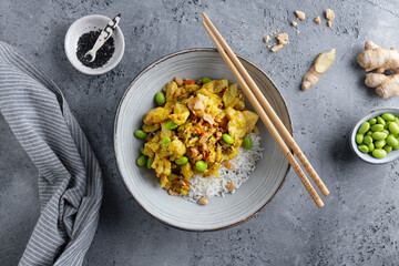 Healthy bowl with chicken and vegetables