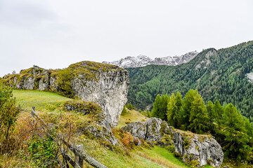 Ardez, Dorf, Bergsee, Ruine, Felsen, Unterengadin, Alpen, Graubünden, Wanderweg, Landwirtschaft, Il Lai, Herbst, Herbstfarben, Schweiz