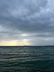 Fototapeta na wymiar dark cloudy sky at the sea, cloudy sea horizon