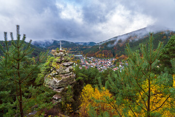 Daher Felsenland in der Pfalz. Wandern im Herbst