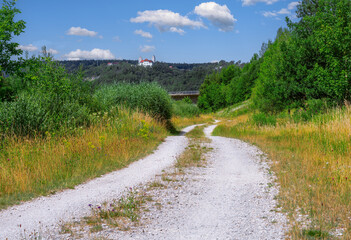 Fototapeta na wymiar Country road through the Altmuehltal valley