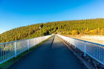 Herbstspaziergang um die schmale Talsperre im Thüringer Wald - Tambach-Dietharz - Deutschland