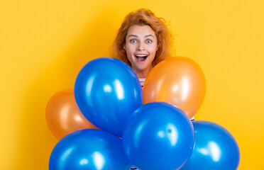 Fototapeta na wymiar happy birthday woman hold balloons in studio. surprised woman with balloon for birthday party