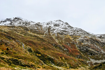 Flüela, Flüelapass, Alpen, Passhöhe, Passstrasse, Bergstrasse, Steinschlag, Felsen, Wintereinbruch, Wanderweg, Graubünden, Herbst, Herbstfarben, Schweiz