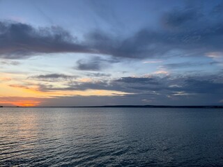 Obraz premium Fantastic orange sunset at the sea, seascape view