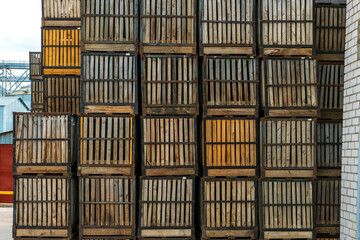 rows of wooden crates, crates and pallets for storing and transporting fruits and vegetables in the warehouse. production warehouse on the territory of the agro-industrial complex.