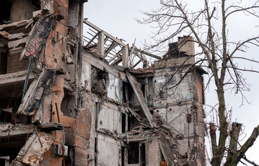 Fototapeta na wymiar destroyed and burned houses in the city during the war in Ukraine
