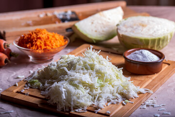 Prepare cabbage for fermentation