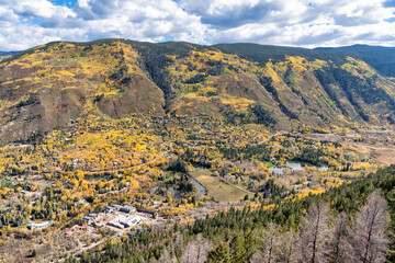 Fototapeta na wymiar Autumn leaf colors in Aspen, Colorado