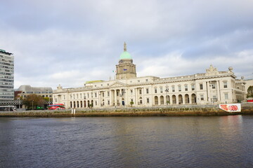 Fototapeta premium The Custom House and City View of Dublin City in Ireland