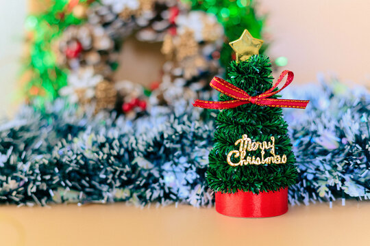 クリスマスツリーとクリスマスのイメージ