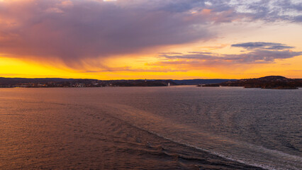 Fototapeta na wymiar Sunset at sea
