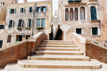 Fototapeta na wymiar Old architecture in Venice, Italy