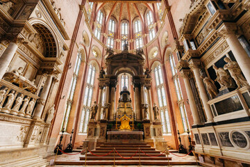 Fototapeta premium Interior of the church Santi Giovanni e Paolo, Venice