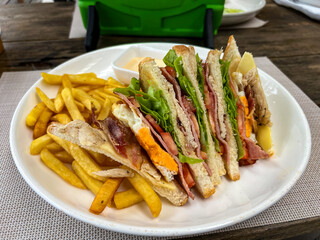 sandwich and chips